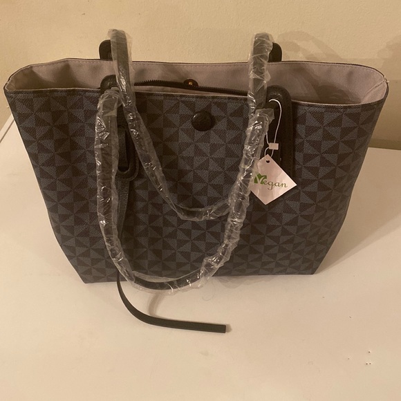 Handbags - Checkered large sized purse 👜
